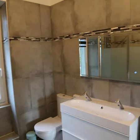 빌라 Maison De 100 M2 Equipee De 4 Chambres. *