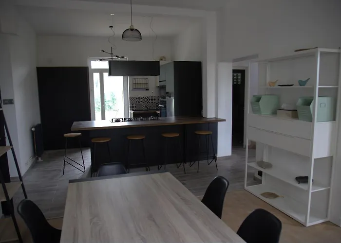 Maison De 100 M2 Equipee De 4 Chambres. *