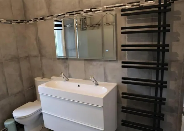 Maison De 100 M2 Equipee De 4 Chambres. ヴィラ
